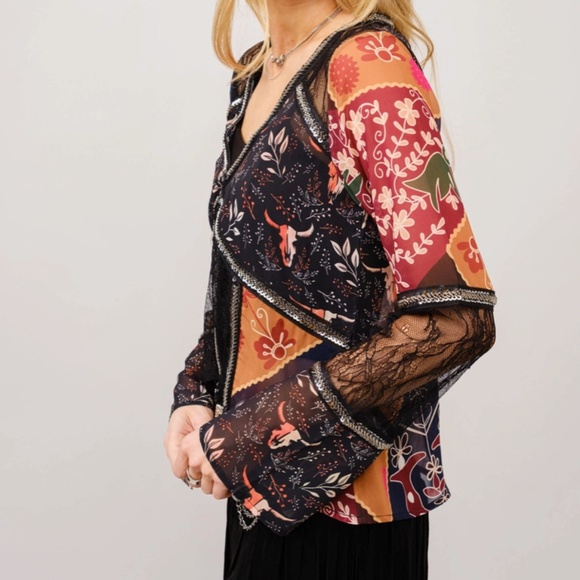 NEW!! by Blue B Lace Inset Sheer sleeves Western Pattern V-Neck Blouse SZ. S M L - Picture 4 of 7